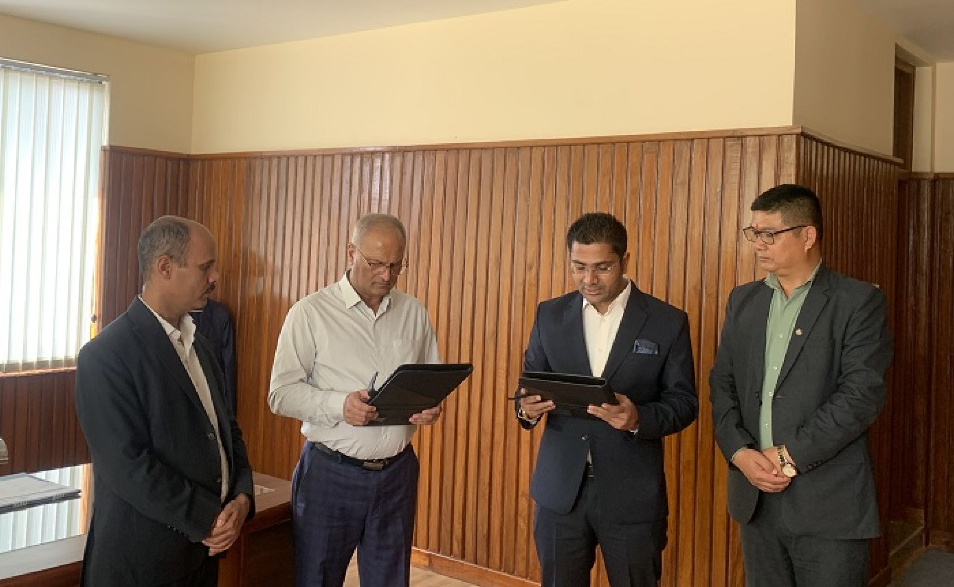नेपाल पुनर्बीमा कम्पनीका नवनियुक्त अध्यक्ष ढुङ्गानाले लिए पद तथा गोपनीयताको शपथ 